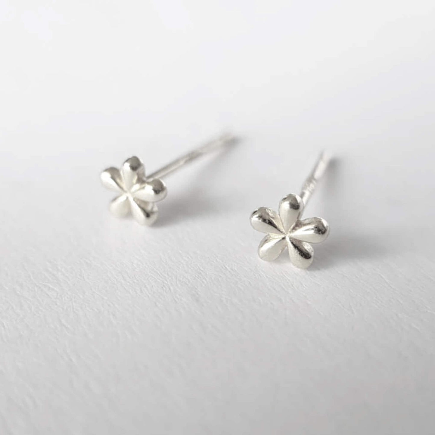 Tiny Mini Small 18k Sterling Silver Flower Studs Earrings Sleep in Diamante Crystal Clover Studs Mini stacking Wish Star Second Piercing