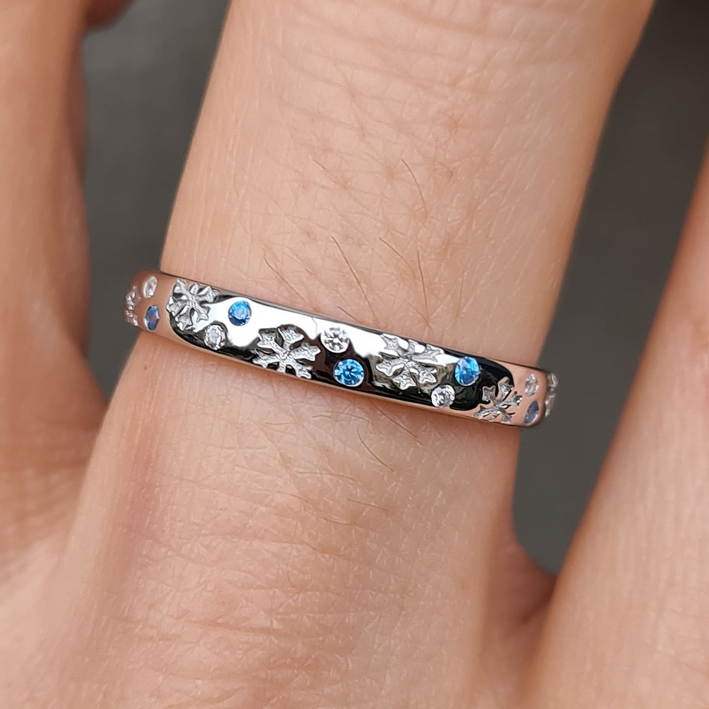 925 Sterling Silver Fine Blue Snowflake Ring Band Winter Frozen Winter Wedding Band